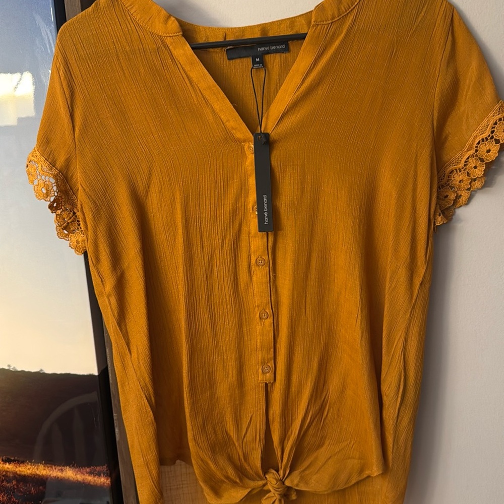 Harve Benard, size Medium